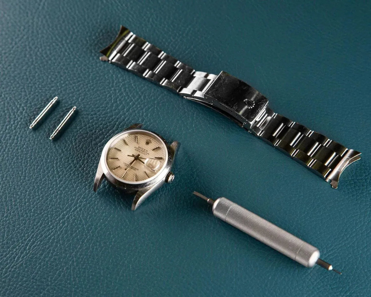 HOW TO REMOVE A WATCH BAND