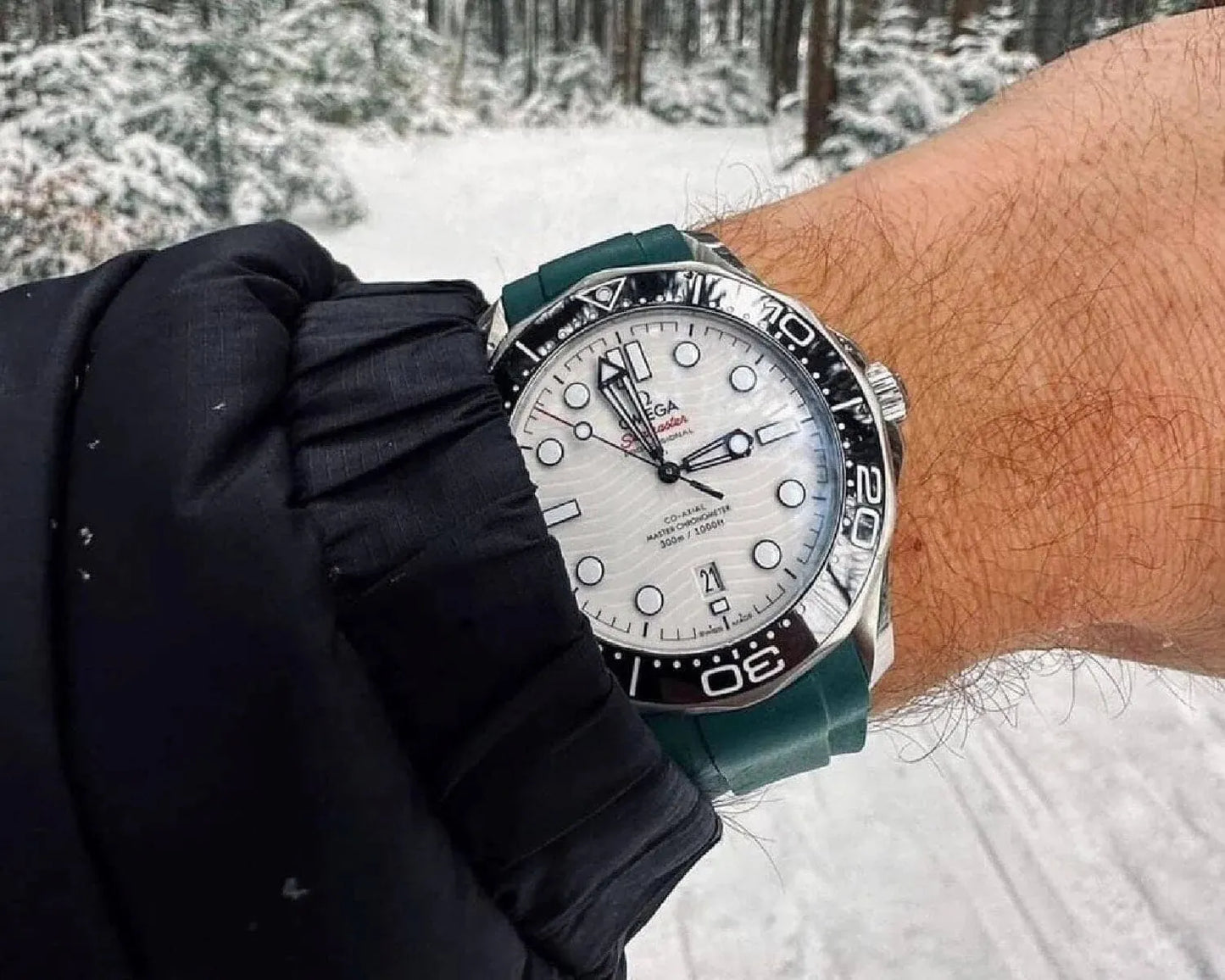 WHY WINTER IS A GREAT TIME TO WEAR A RUBBER STRAP?