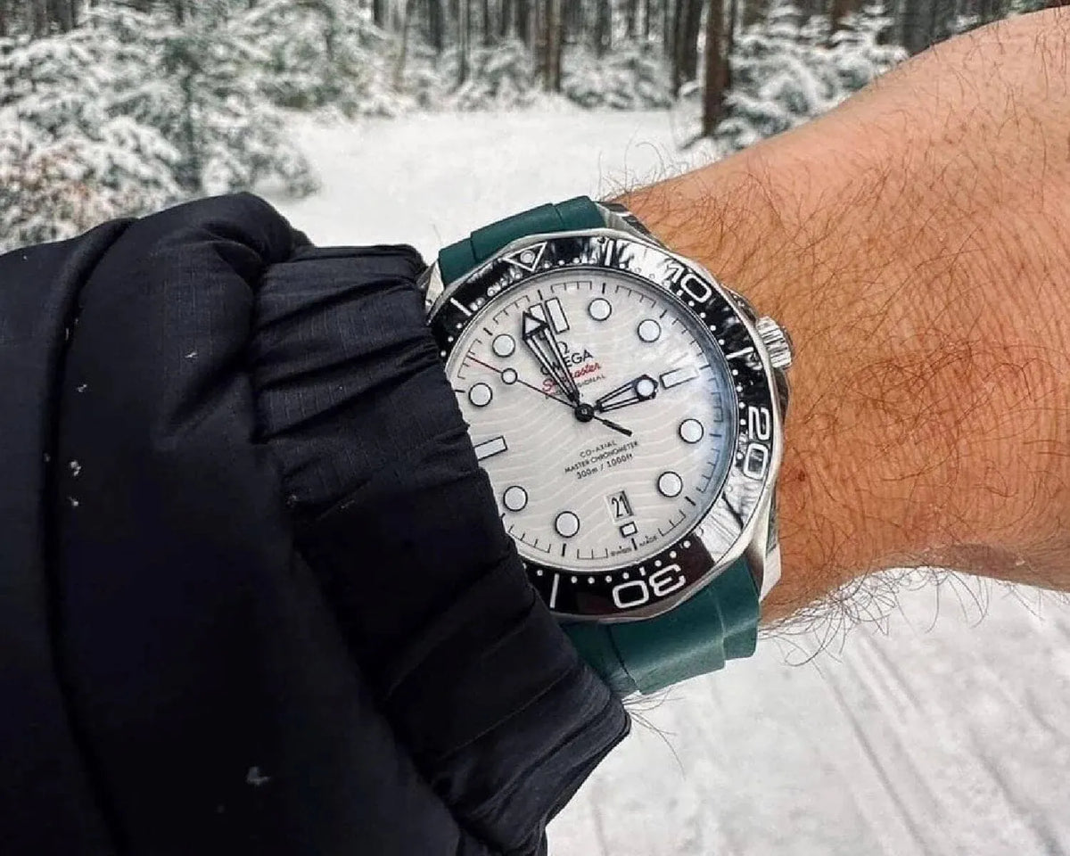 WHY WINTER IS A GREAT TIME TO WEAR A RUBBER STRAP?