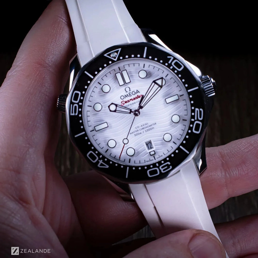 
                  
                    RUBBER STRAP FOR OMEGA® SEAMASTER DIVER 300M CO-AXIAL 42MM WHITE CERAMIC ZEALANDE 
                  
                