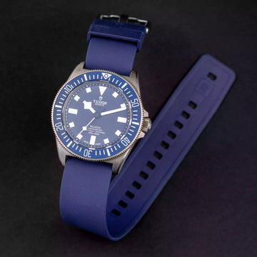 Correa de caucho de un solo paso de 22 mm de ancho para Tudor® Pelagos FXD Blue Dial Marrón Pulido