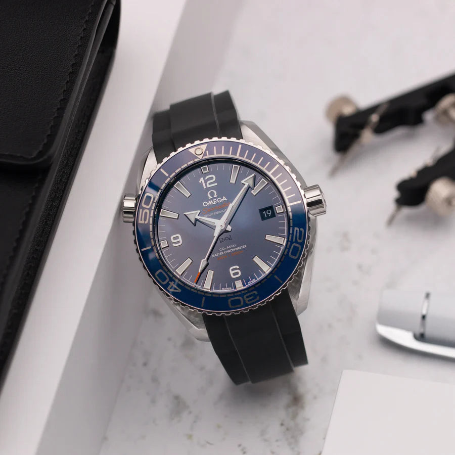 Omega Daily Wear Showdown: 300M vs Planet Ocean – ZEALANDE Omega Daily Wear Showdown: 300M vs Planet Ocean – ZEALANDE
