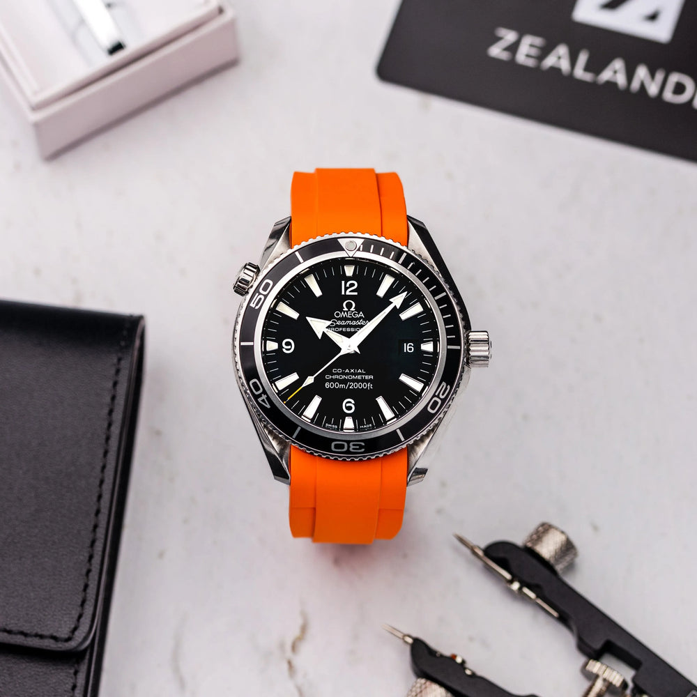 
                  
                    Rubber Strap for OMEGA® Seamaster Planet Ocean 42mm (caliber 2500) Rubber Straps ZEALANDE Orange Brushed Classic
                  
                