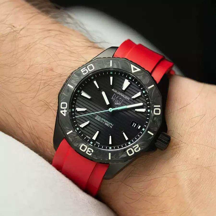 Tag Heuer Aquaracer pro 200 Solargraph Carbon on red Rubber strap