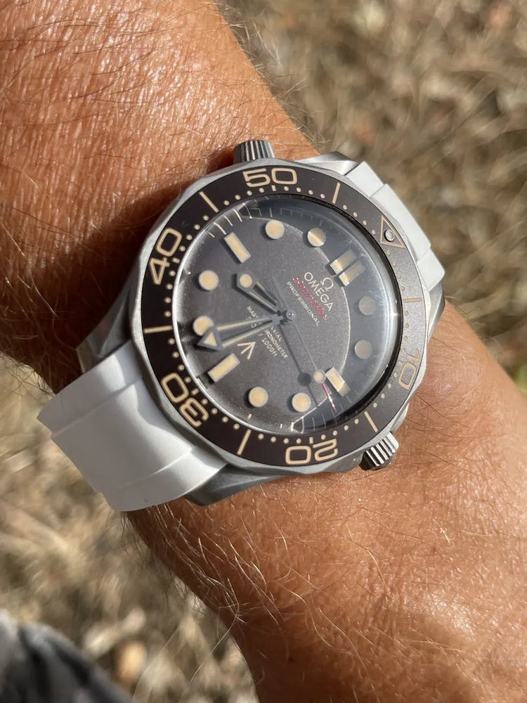 
                  
                    RUBBER STRAP FOR OMEGA® SEAMASTER DIVER 300M CO-AXIAL 42MM CERAMIC "NO TIME TO DIE" Zealande 
                  
                